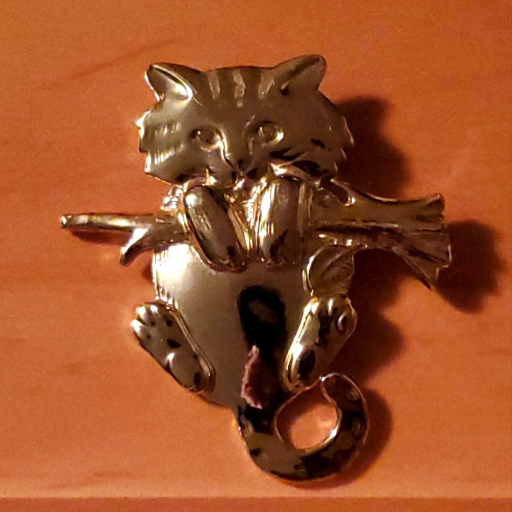 Gold Tone Cat Brooch